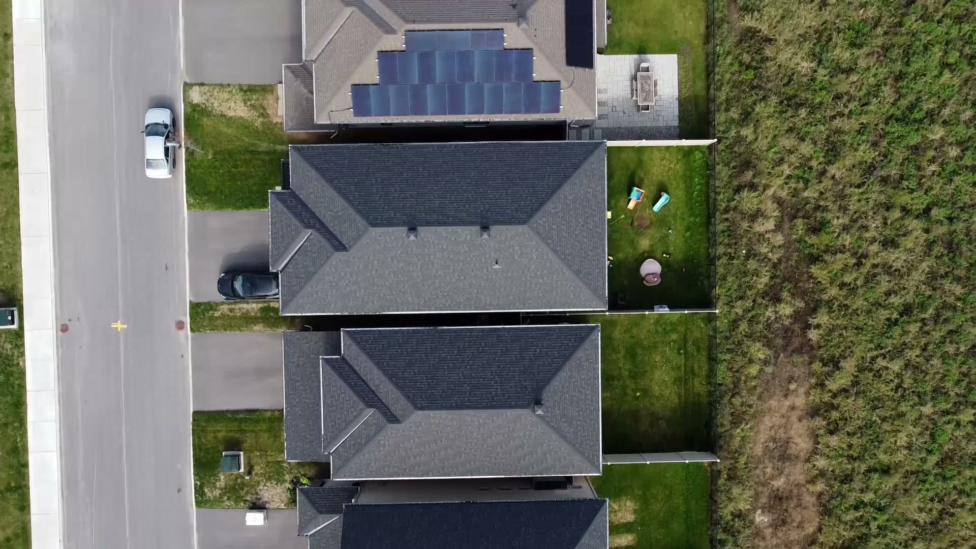 The Orléans street seen from straight above, one roof with the new array